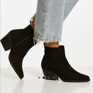 Accessorize Western Booties 🖤